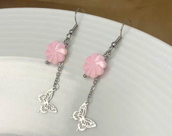 Pendientes femeninos originales y de hadas con encanto de perla y mariposa de flores pastel - adorables pendientes lindos de niña/mujer