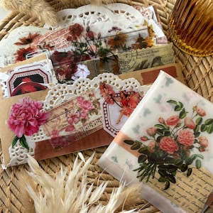 Ensemble Pack romântico e papéis floridos. Tema Vintage Scrapbooking. Diário de lixo do kit. Pochette d'ephemeras-adesivos vintage. Registro no diário