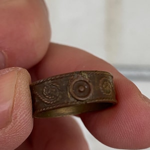 Antique bronze ring with inlay, a rare collectible artifact from World War I trenches – a perfect gift for a collector