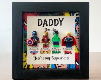 Geschenke für Papa: 4er Set Superhelden Figuren | Personalisierter Gerahmt Wandbehang 20 x 20 cm | Geburtstagsgeschenke