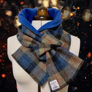 Cache-cou tartan bleu marine et taupe Harris Tweed, écharpe élégante doublée de polaire, écharpe en pure laine écossaise