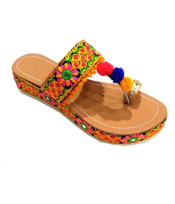 Update more than 199 rajasthani slippers online