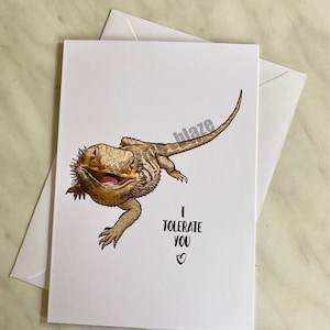 Carte de voeux vierge dragon barbu, « Je vous tolère »