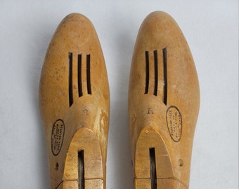 Hinged Wooden Shoe Stretch Form with Wooden Handles, Antique Wooden Shoe - Size 7AA