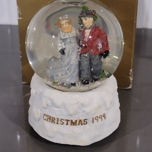 Christmas 1999 Musical Snowglobe