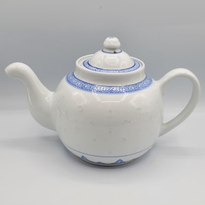 Chinese Jingdezhen Zhi Teapot Grain Rice Eyes Blue White Tea Pot