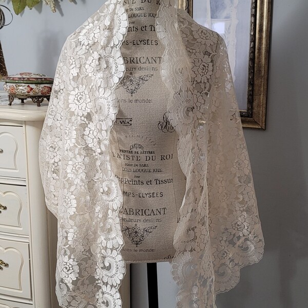 Vintage Shawl Off White Eaton Made in Spain