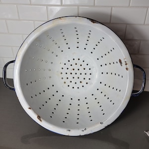 Vintage Enamelware Colander Strainer Country Farmhouse Kitchen