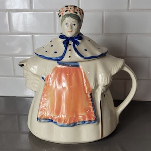 Vintage tea pot Teapot Porcelain 1950 Unique Granny Ann Dress