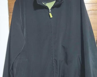 Chaqueta bomber negra de primavera para hombre con capucha elástica en la cintura y cintura ancha.