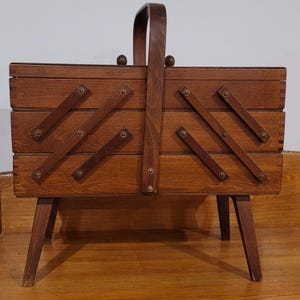 Vintage Nähkorb aus Holz Zieharmonika