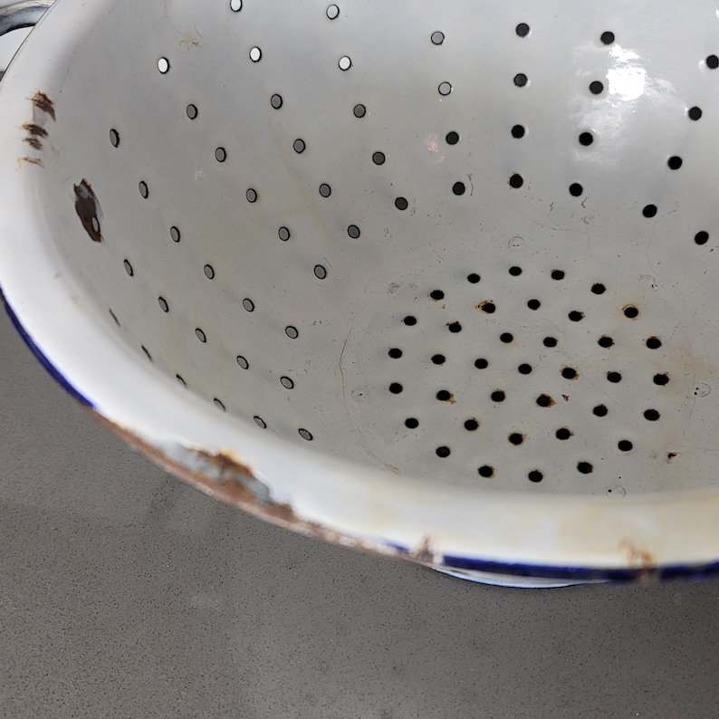 Rusty Colander Vintage Enamelware Colander Strainer Country Farmhouse Kitchen - Etsy