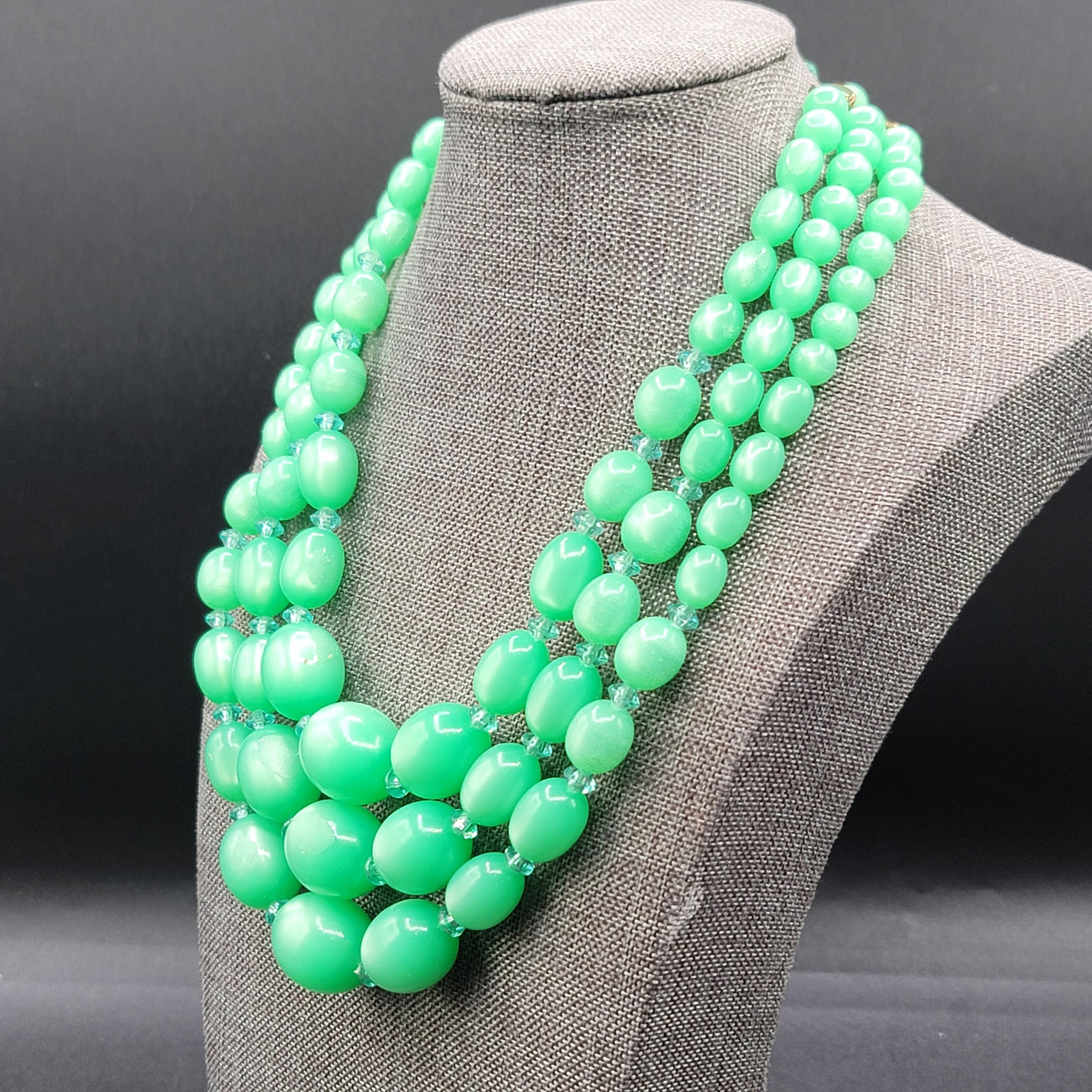 Collier Ancien Perles Pierres Vertes Et Métal Argenté - Très Bon état - Vintage