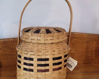 Vintage Woven Basket with lid Handle