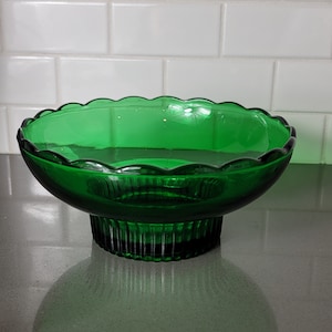 E O Brody Co M2000 Cleveland Green Glass Raised Pedestal Bowl Dish