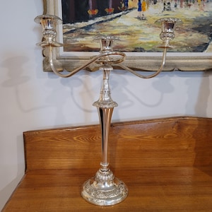 Portacandelabro vintage GRANDE con manico a tre bracci intrecciati placcati in argento da 18 pollici