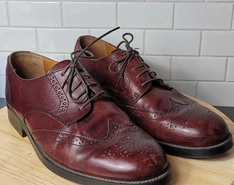 Klassische braune Brogue-Schuhe im Vintage-Stil in englischer Sprache, handveredelte Ledersohle