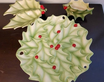 Vintage Atlantic Molds Holly Berry Christmas Trays: Set of 3