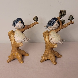 REX Valencia Porcelain Bird Figurine – Birds on Tree Stump – Vintage Knick Knack for Bird Lovers – Collectible Home Decor Gift