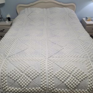 Vintage Hand Crocheted Bed Spread Ivory  Popcorn stitch Gorgeous 98 × 74