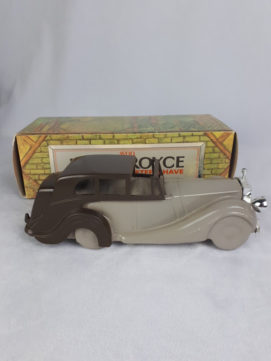 Boutons De Manchette Vintage Années 30 émaillés - Thème Rolls Royce / Automobile Par AVON - Référence 93016