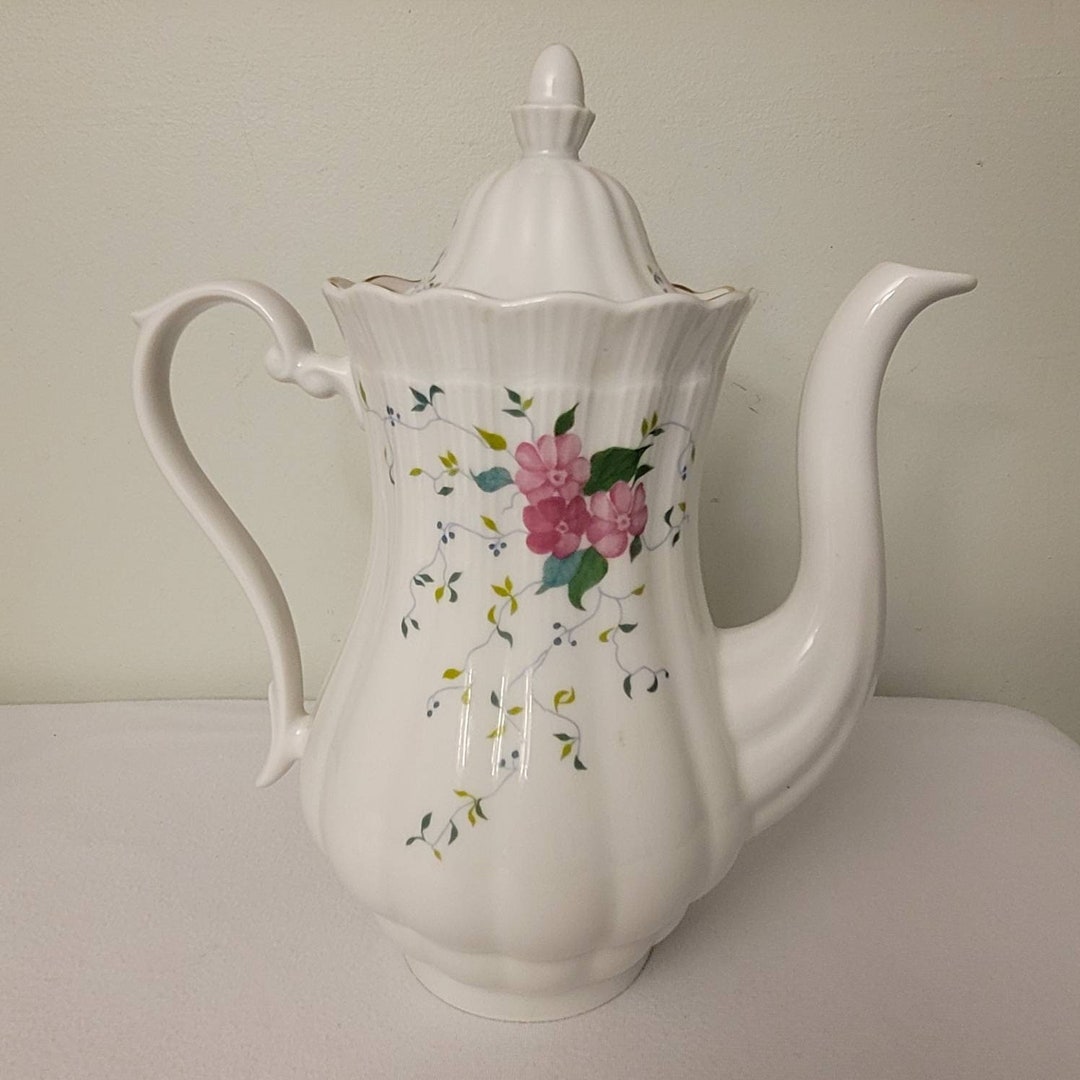 Vintage Walbrzych White Floral Porcelain Teapot With Lid Etsy