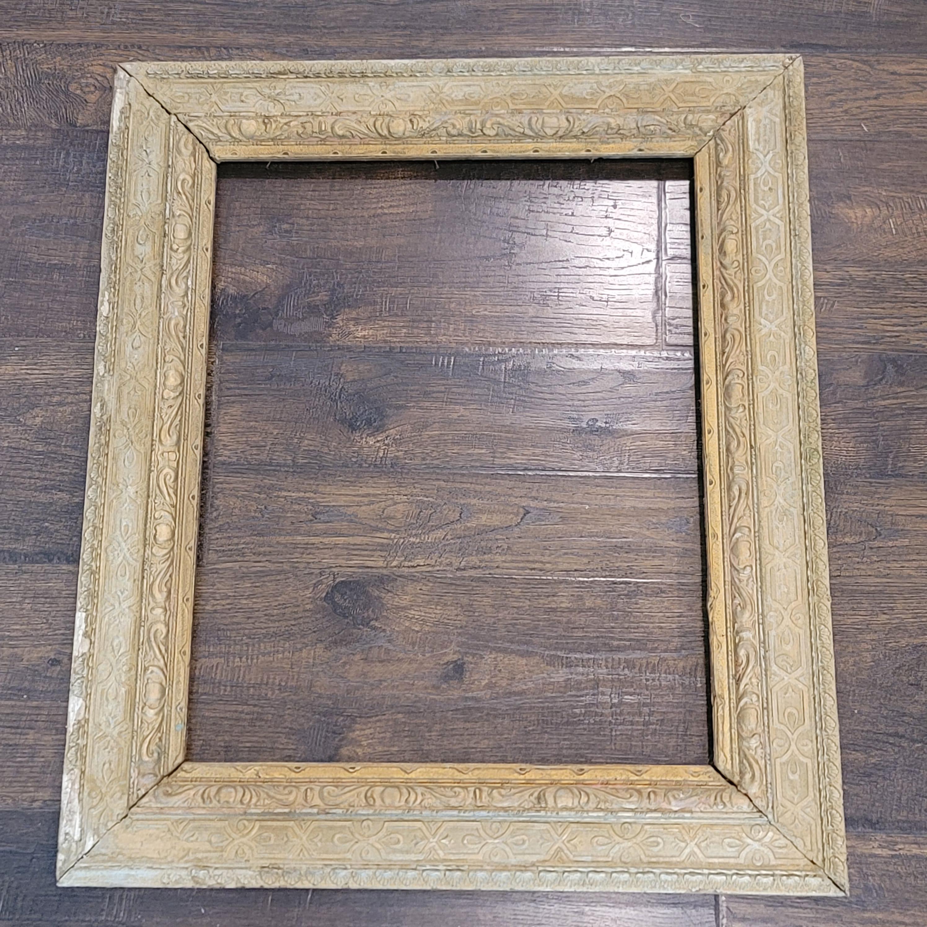 アンティークゴールドの金箔を施した木製フレーム：装飾彫刻が施された