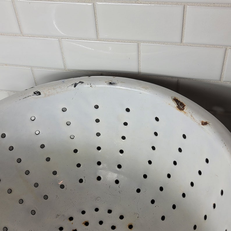 Rusty Colander Vintage Enamelware Colander Strainer Country Farmhouse Kitchen - Etsy