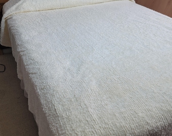 Vintage Chenille Bedspread Queen Size Cream Color 102 x 90 inch