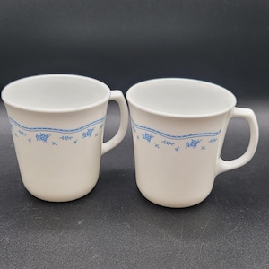 Kubek do kawy Corelle Corning Vintage w niebieskie kwiaty
