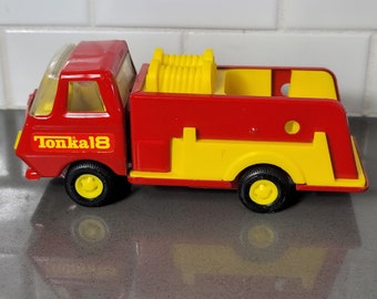 camion de pompier vintage Tonka 18 en acier embouti