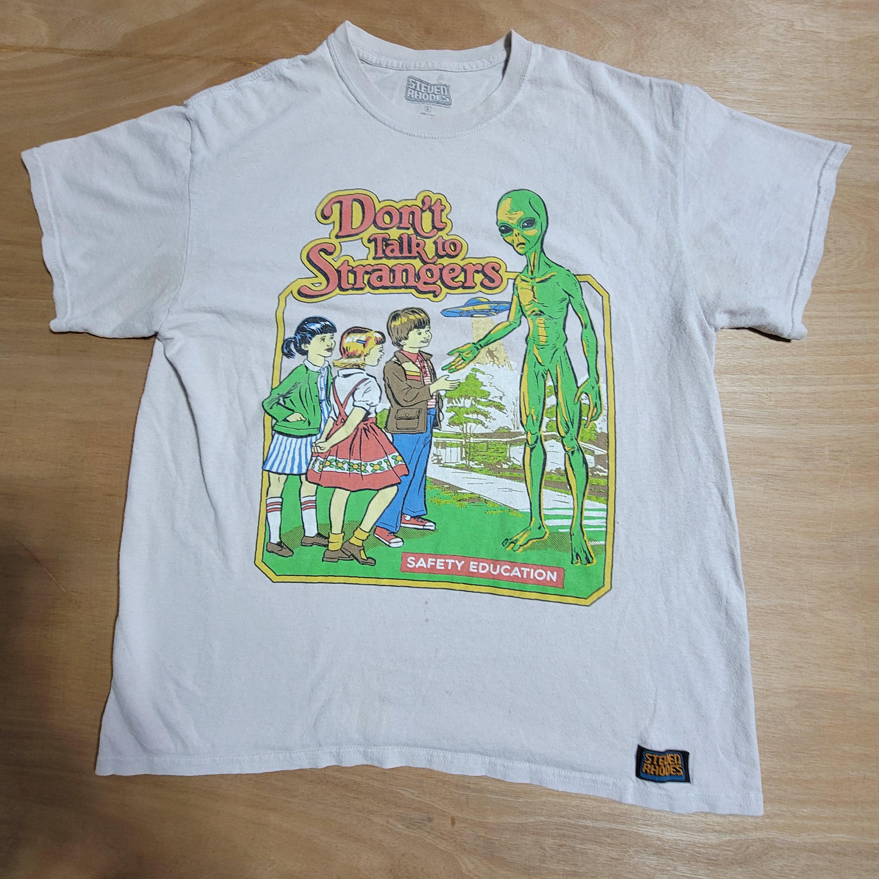 Dont Talk to Strangers Steven Rhodes T Shirt Distressed Size Large
