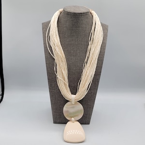 Collar vintage brasileño con colgante de nácar