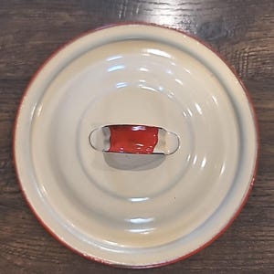 Vintage Emaille Topfdeckel Creme Roter Rand Bauernhaus Küche Kochgeschirr rustikale Dekor