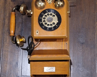 Vintage Oak Wall Mount Telephone Pulse or Tone Dialing