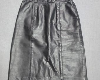 Vintage Skirt Leather Classic Knee length Women Black 1980s size 9-10