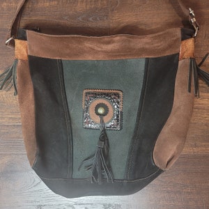 Bolso de mano vintage de piel de ante, estilo bohemio, hippie y occidental.