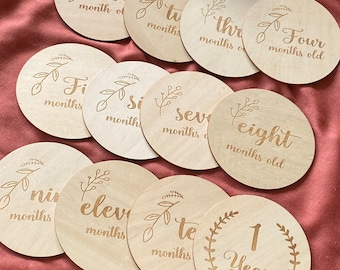 Wooden Monthly Milestone Circles 1-11 Month 1 Year, Name Card, Birth Card, Wooden Circles for Baby Monthly Photographs, BabyShower Gift