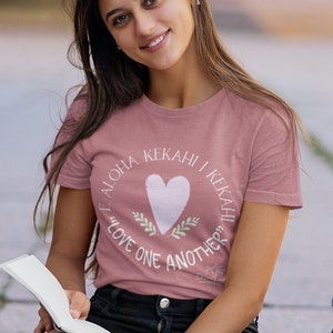 E ALOHA KEKAHI I KEKAHI, Love One Another T-shirt, Hawaiian style sayings, Inspiring, positive Hawaiian Expressions