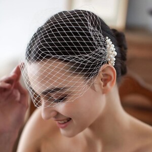 Bette Birdcage Veil - Bette Pearl Wedding Veil - Retro Wedding Veil - Vintage Bride Wedding Fascinator with Gold Pearl Hair Comb Accents