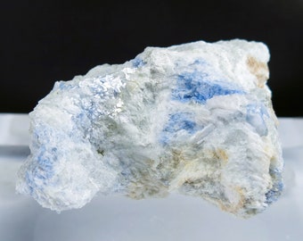 Carletonit, Poudrette Steinbruch, MSH, Mont St. Hiliare, Kanada. Symmetrie Mineralien