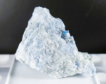 Carletonit, Poudrette Steinbruch, MSH, Mont St. Hiliare, Kanada. Symmetrie Mineralien