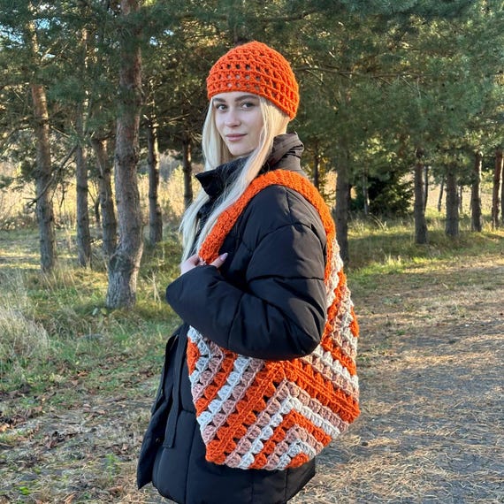 Stylish Knitted Shoulder Bag in Bright Colors With Handmade  display picture 2