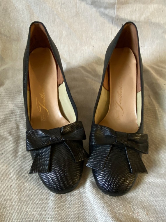 Vintage 60's Black Embossed Bow Heels - image 1