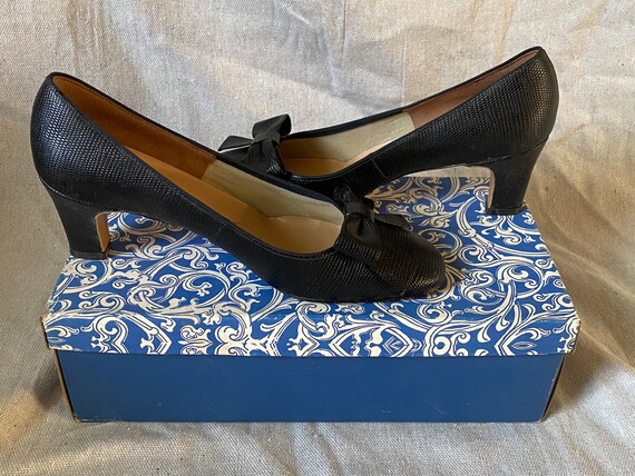 Vintage 60's Black Embossed Bow Heels - image 3