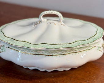 Johnson Brothers "Ruth" Covered Vegetable Tureen, Green Garland & Gilt