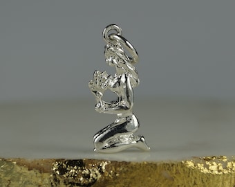 Sterling zilveren bedeltje met het sterrenbeeld Maagd, geschikt voor een verjaardag in augustus of september.
