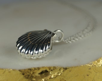 Medaljong i sterlingsilver med snäckskal, magnetisk stängning, 45 cm kedja