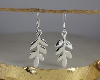 Sterling Silver Leaf Design Dangle Earrings.