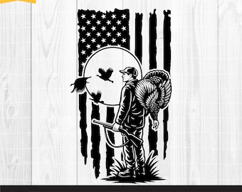 Pode incluir: Ilustração a preto e branco de um caçador com um peru ao ombro, em frente a um desenho da bandeira americana. A imagem inclui pássaros voando e o texto "SVG, PNG, EPS, DXF premium cut files".